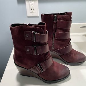 New worn, Brand new Sorel platform boots